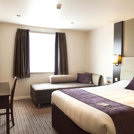 Premier Inn Dunfermline Esterno foto