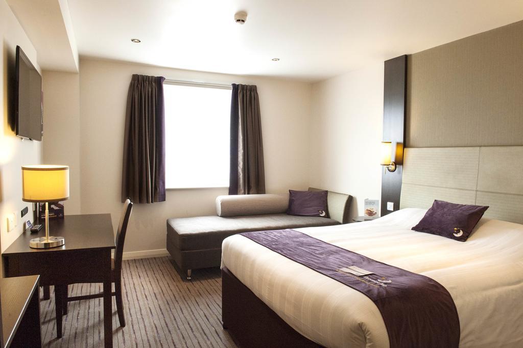 Premier Inn Dunfermline Esterno foto