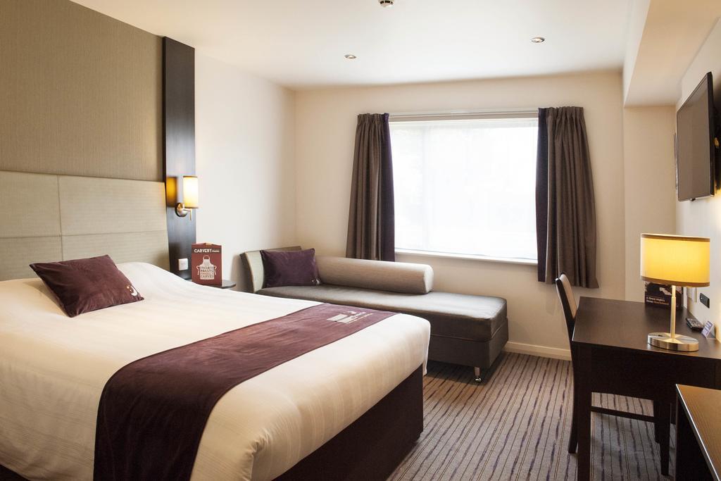 Premier Inn Dunfermline Esterno foto