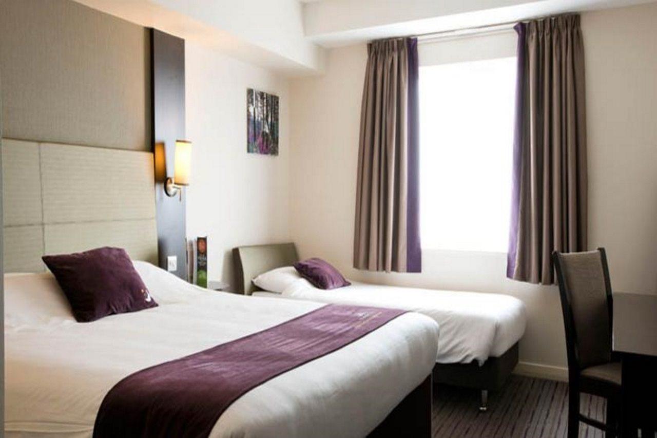 Premier Inn Dunfermline Esterno foto
