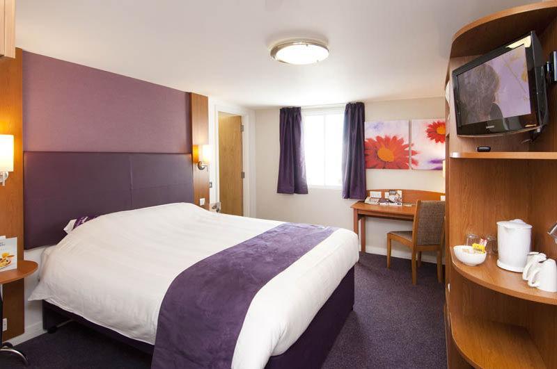 Premier Inn Dunfermline Esterno foto